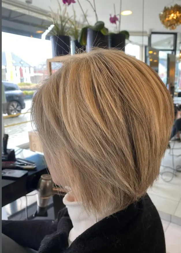 Blonde bob met highlights na kleurbehandeling