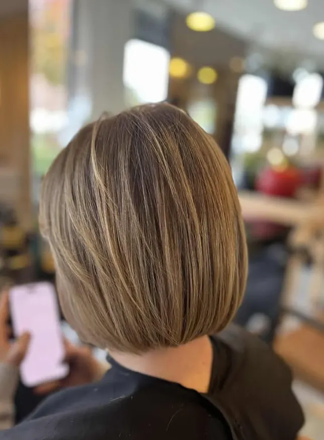 Glanzende caramel bob met fijne highlights