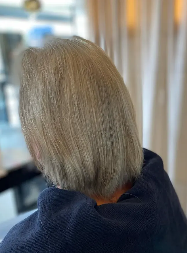 Voor: Transformatie naar korte blonde coupe